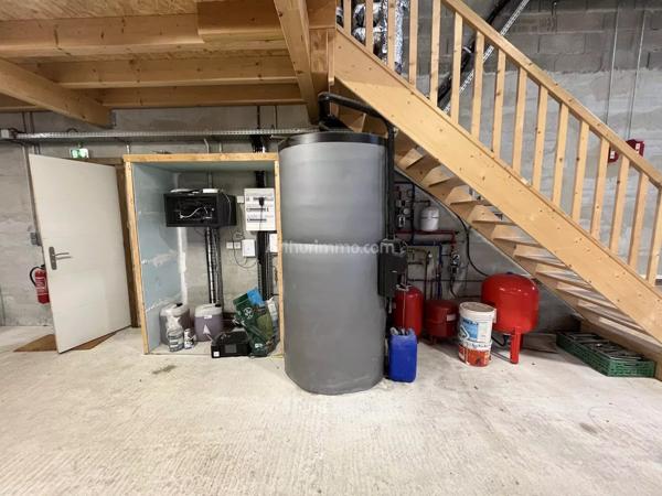 Vente                                                      Local commercial
                        
                                         400 m2                     à Belley