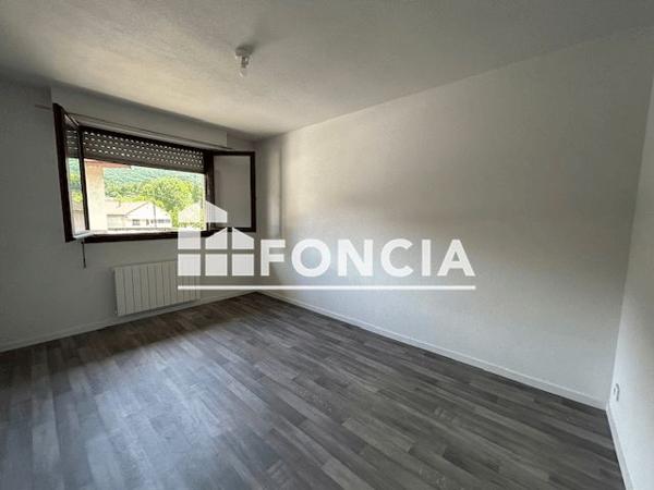 Location Appartement 5 pièces 105 m² - Square Alfred PONCET Vizille 38320