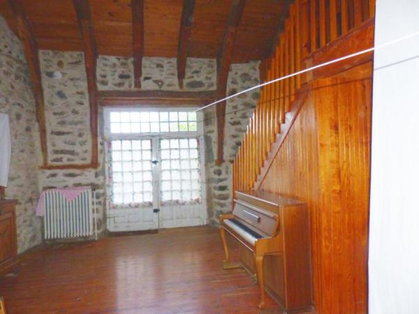 Remarquable Maison en pierre à Saint-Julien-Chapteuil