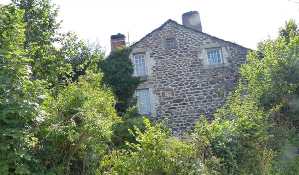 Remarquable Maison en pierre à Saint-Julien-Chapteuil
