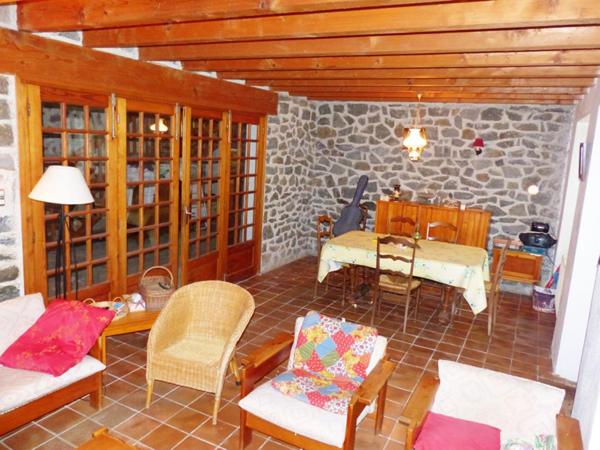 Remarquable Maison en pierre à Saint-Julien-Chapteuil