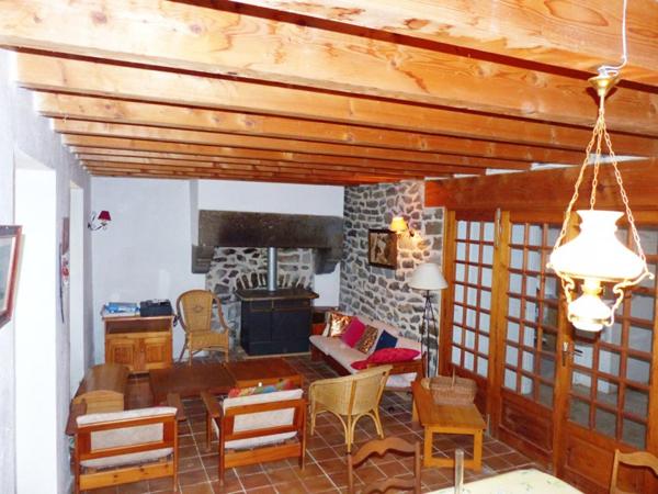 Remarquable Maison en pierre à Saint-Julien-Chapteuil