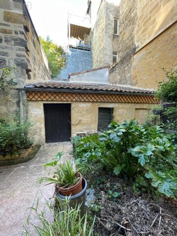 Immeuble à vendre à Bordeaux en Gironde (33000), ref : 11548/170   
Triangle