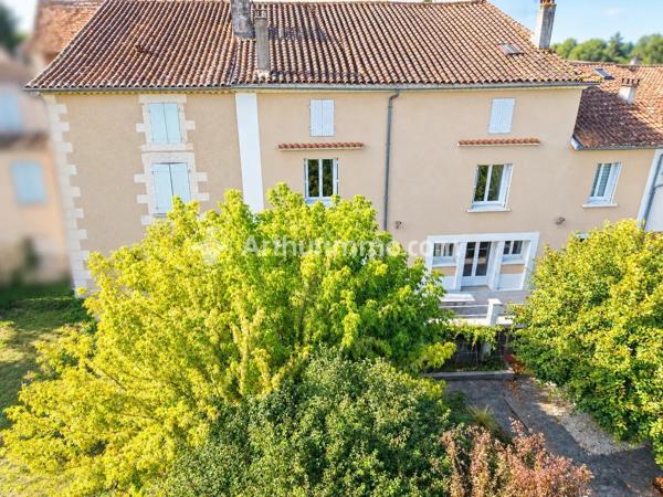 Vente                                                      Maison
                        
                     5 pièces                      203 m2                     à Neuvic