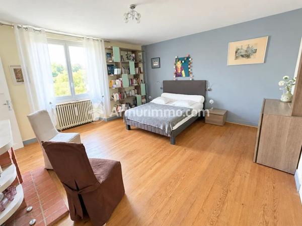 Vente                                                      Maison
                        
                     5 pièces                      203 m2                     à Neuvic
