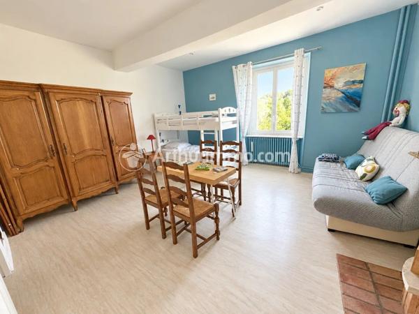 Vente                                                      Maison
                        
                     5 pièces                      203 m2                     à Neuvic
