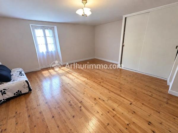 Vente                                                      Maison
                        
                     5 pièces                      203 m2                     à Neuvic