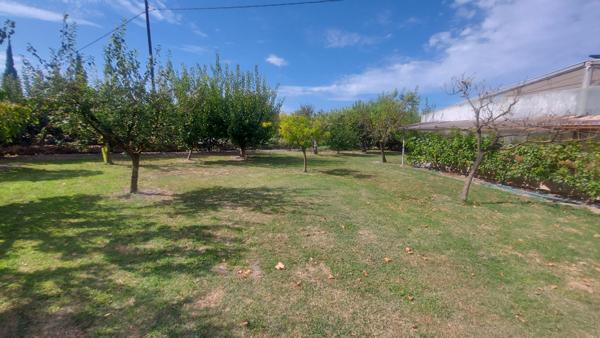 Saint-Rémy-de-Provence (13210) SAINT-REMY-DE-PROVENCE (13210) - PROPRIETE FAMILIALE OU INVESTISSEMENT LOCATIF - PISCINE - TERRAIN