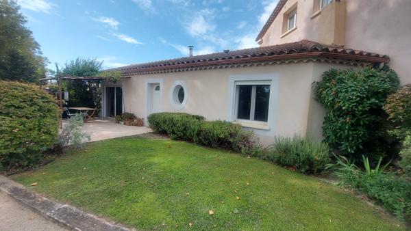 Saint-Rémy-de-Provence (13210) SAINT-REMY-DE-PROVENCE (13210) - PROPRIETE FAMILIALE OU INVESTISSEMENT LOCATIF - PISCINE - TERRAIN