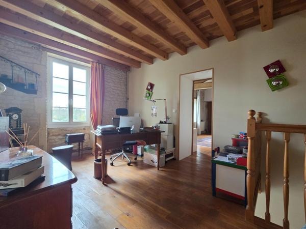 Maison à LOIRE-SUR-NIE, 17470 - 7 pièces 371m²