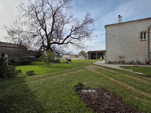Maison à LOIRE-SUR-NIE, 17470 - 7 pièces 371m²