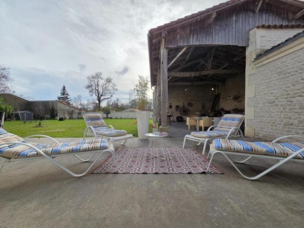 Maison à LOIRE-SUR-NIE, 17470 - 7 pièces 371m²