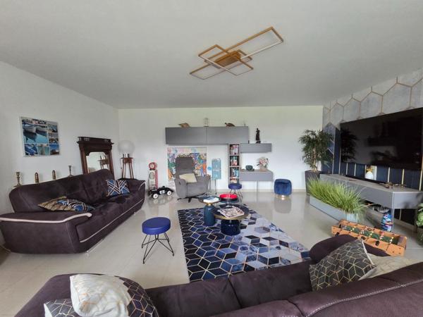 Maison à LOIRE-SUR-NIE, 17470 - 7 pièces 371m²