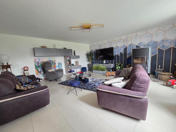 Maison à LOIRE-SUR-NIE, 17470 - 7 pièces 371m²