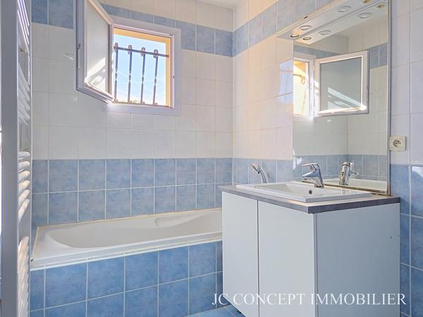Maison plain pied 90 m² sur 850 m²