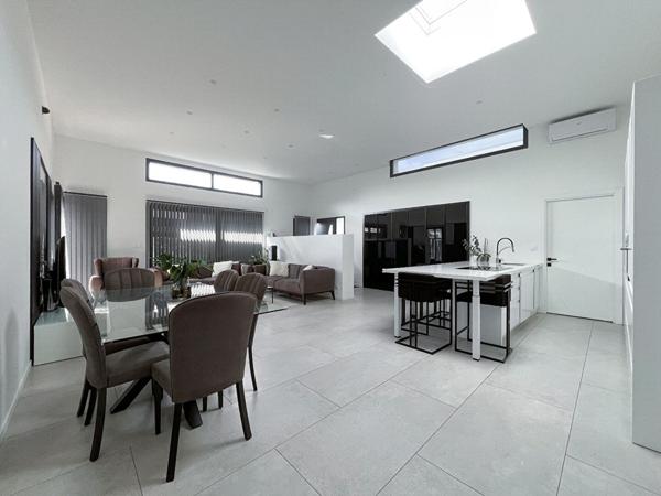 A VENDRE Maison  de plain pied a Saint Barthelemy D Anjou limite ANGERS de 3 chambres avec jardin Â§