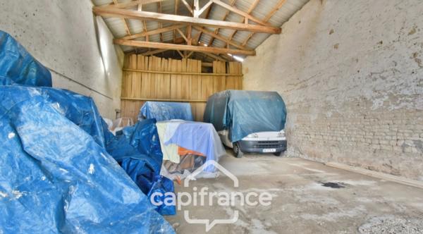 Ensemble à vendre 1 pièces NUAILLE D'AUNIS (17)à vendre NUAILLE D'AUNIS, ensemble immobilier, d'une surface de 591,64 m2, le tout sur une parcelle cadastrée de 4710 m2.