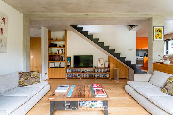 Maison d’architecte contemporaine à l’esprit loft avec jardin