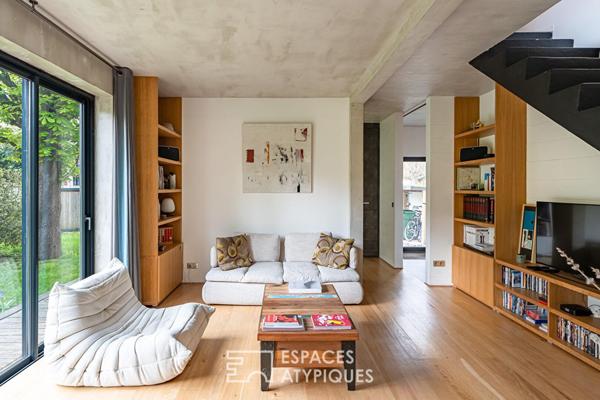 Maison d’architecte contemporaine à l’esprit loft avec jardin