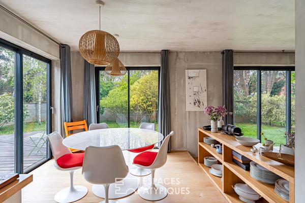 Maison d’architecte contemporaine à l’esprit loft avec jardin