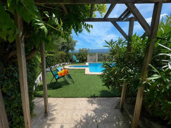Vente                                                      Maison
                        
                     5 pièces                      120 m2                     à Le Luc