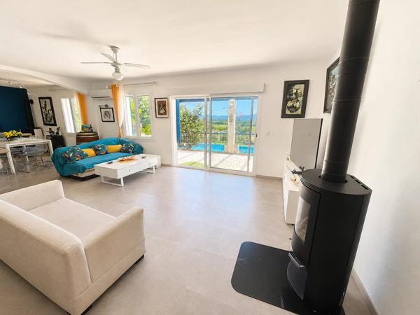Vente                                                      Maison
                        
                     5 pièces                      120 m2                     à Le Luc
