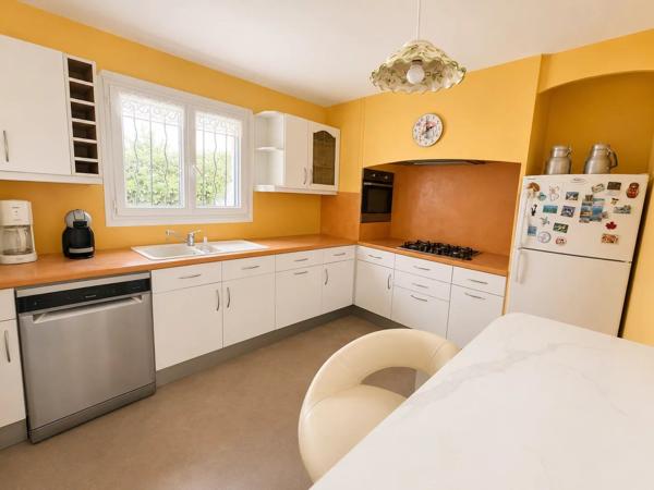 Vente                                                      Maison
                        
                     5 pièces                      120 m2                     à Le Luc