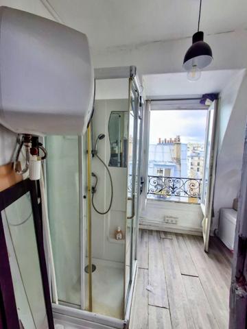 Studette avec belles vues au coeur du 9ème, 6m2