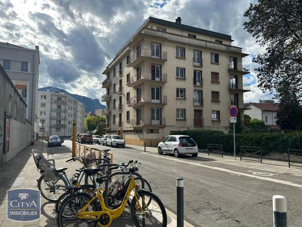 Appartement à louer 4 pièces 80.81m²