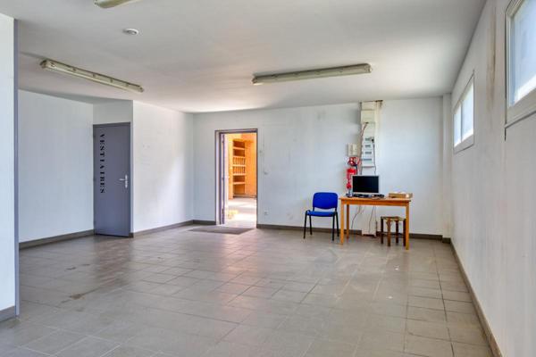 Aux portes d'Etretat : local artisanal/bureau/commerce ou habitation