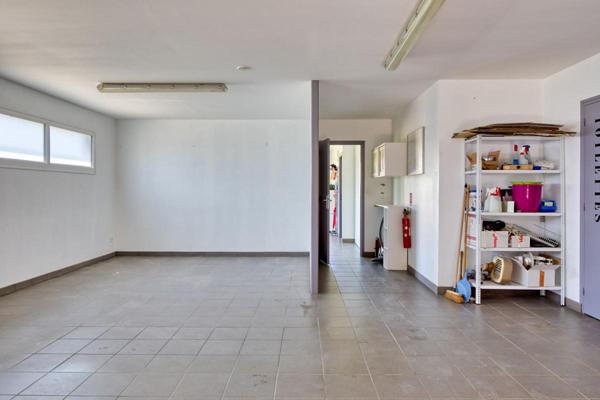 Aux portes d'Etretat : local artisanal/bureau/commerce ou habitation