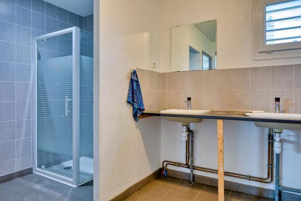 Aux portes d'Etretat : local artisanal/bureau/commerce ou habitation