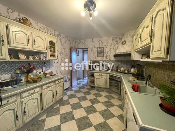 Maison
         6 pièces
        - 180 m²
