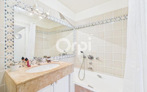 Appartement à vendre    3 pièces • 82,34 m2 Mandelieu-la-Napoule