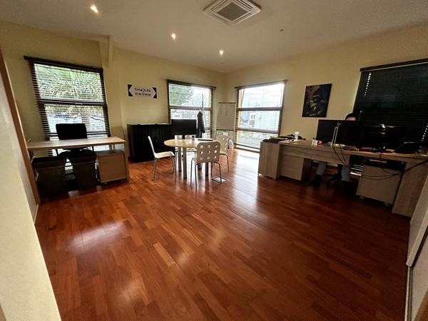 A LOUER : Très beaux bureaux 420 m2 - NORD de NANTES - possibilité de signalétique sur axe passant