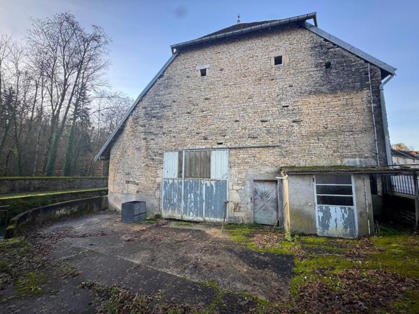 Maison au coeur de village à finir de rénover