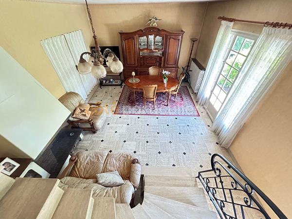 Vente
                Maison118 m² - 7 Pièces -
                    DRAVEIL (91210)