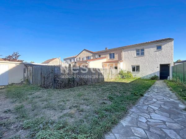 A VENDRE Maison 4 pièces avec garage Montigny Le Bretonneux