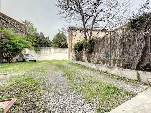 A VENDRE - TOULOUGES - IMMEUBLE LOUE 4 APPARTEMENTS + 2 GRANGES