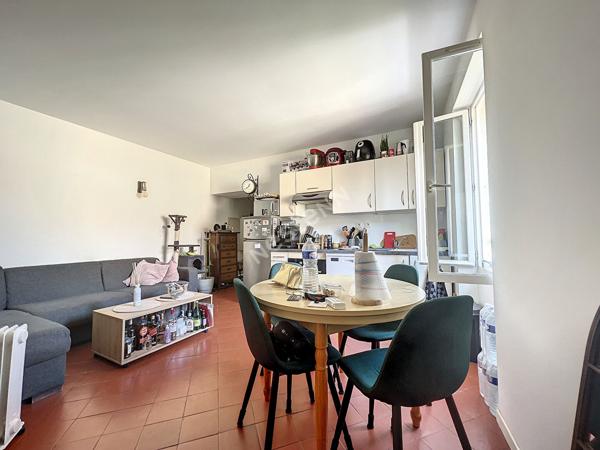 A VENDRE - TOULOUGES - IMMEUBLE LOUE 4 APPARTEMENTS + 2 GRANGES