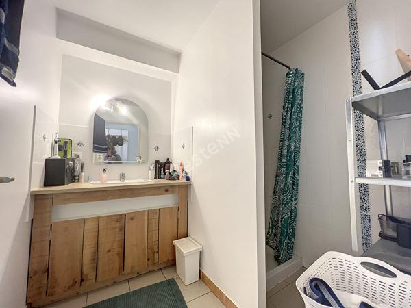 A VENDRE - TOULOUGES - IMMEUBLE LOUE 4 APPARTEMENTS + 2 GRANGES