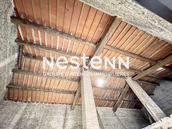 A VENDRE - TOULOUGES - IMMEUBLE LOUE 4 APPARTEMENTS + 2 GRANGES