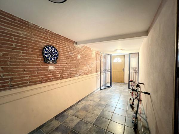 A VENDRE - TOULOUGES - IMMEUBLE LOUE 4 APPARTEMENTS + 2 GRANGES