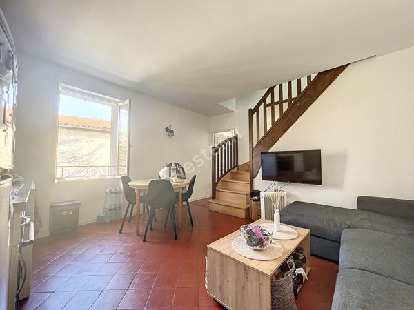 A VENDRE - TOULOUGES - IMMEUBLE LOUE 4 APPARTEMENTS + 2 GRANGES