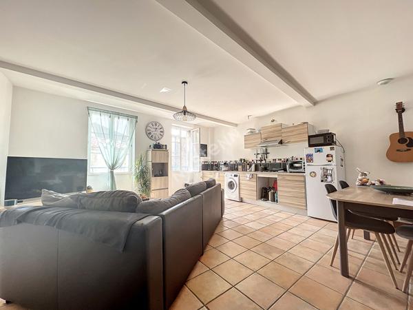 A VENDRE - TOULOUGES - IMMEUBLE LOUE 4 APPARTEMENTS + 2 GRANGES