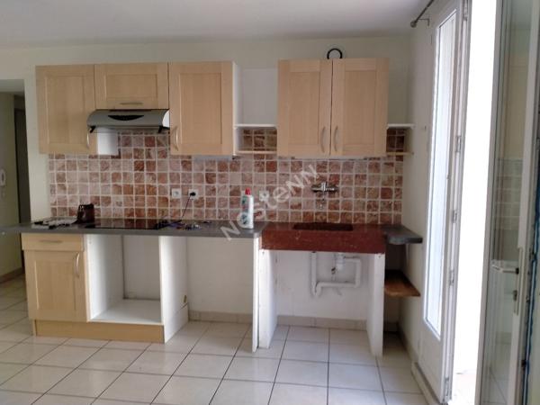 A VENDRE - TOULOUGES - IMMEUBLE LOUE 4 APPARTEMENTS + 2 GRANGES