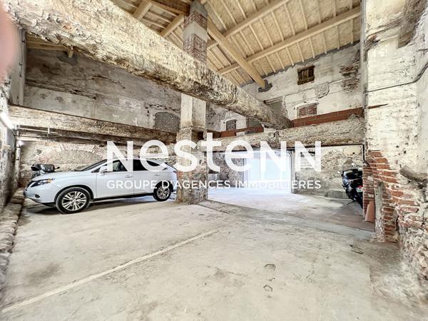 A VENDRE - TOULOUGES - IMMEUBLE LOUE 4 APPARTEMENTS + 2 GRANGES