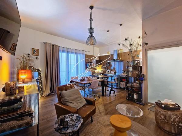 Maison de ville avec local commercial et triplex