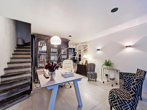 Maison de ville avec local commercial et triplex