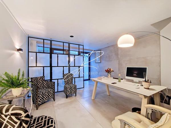 Maison de ville avec local commercial et triplex